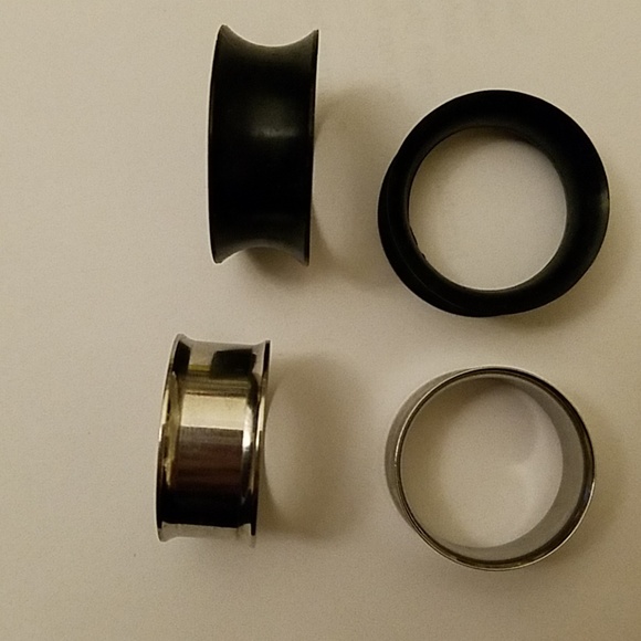 2 pairs of tunnels - Picture 2 of 2